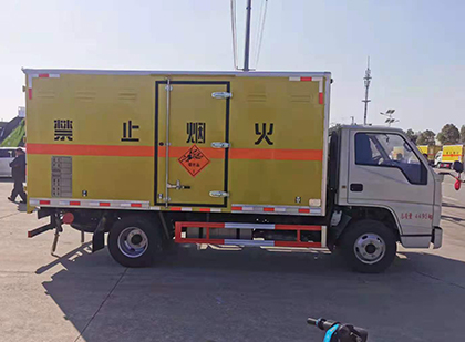 西湖爆破器材运输车工人安全操作规范与智能技术保障